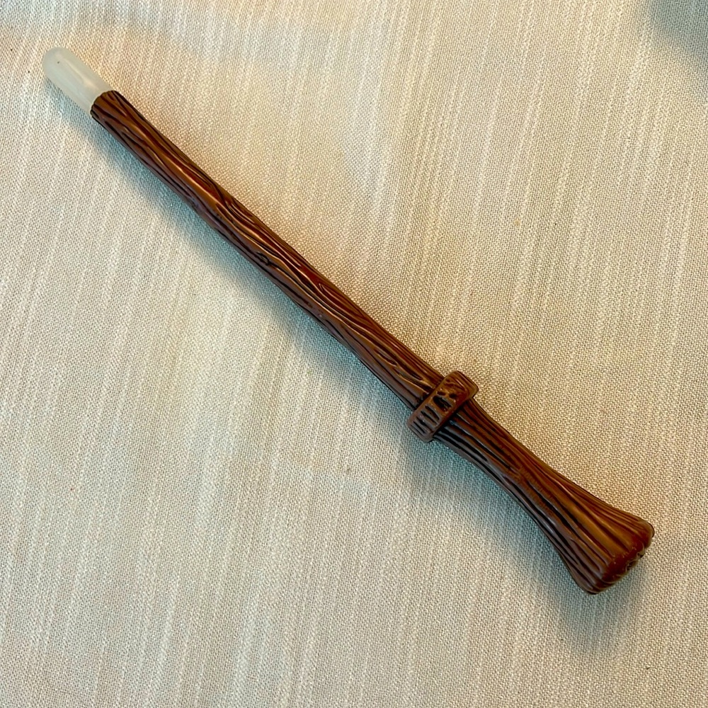 Harry Potter Wand Light-Up. Condition is Pre-owned. Lights up and makes sound.